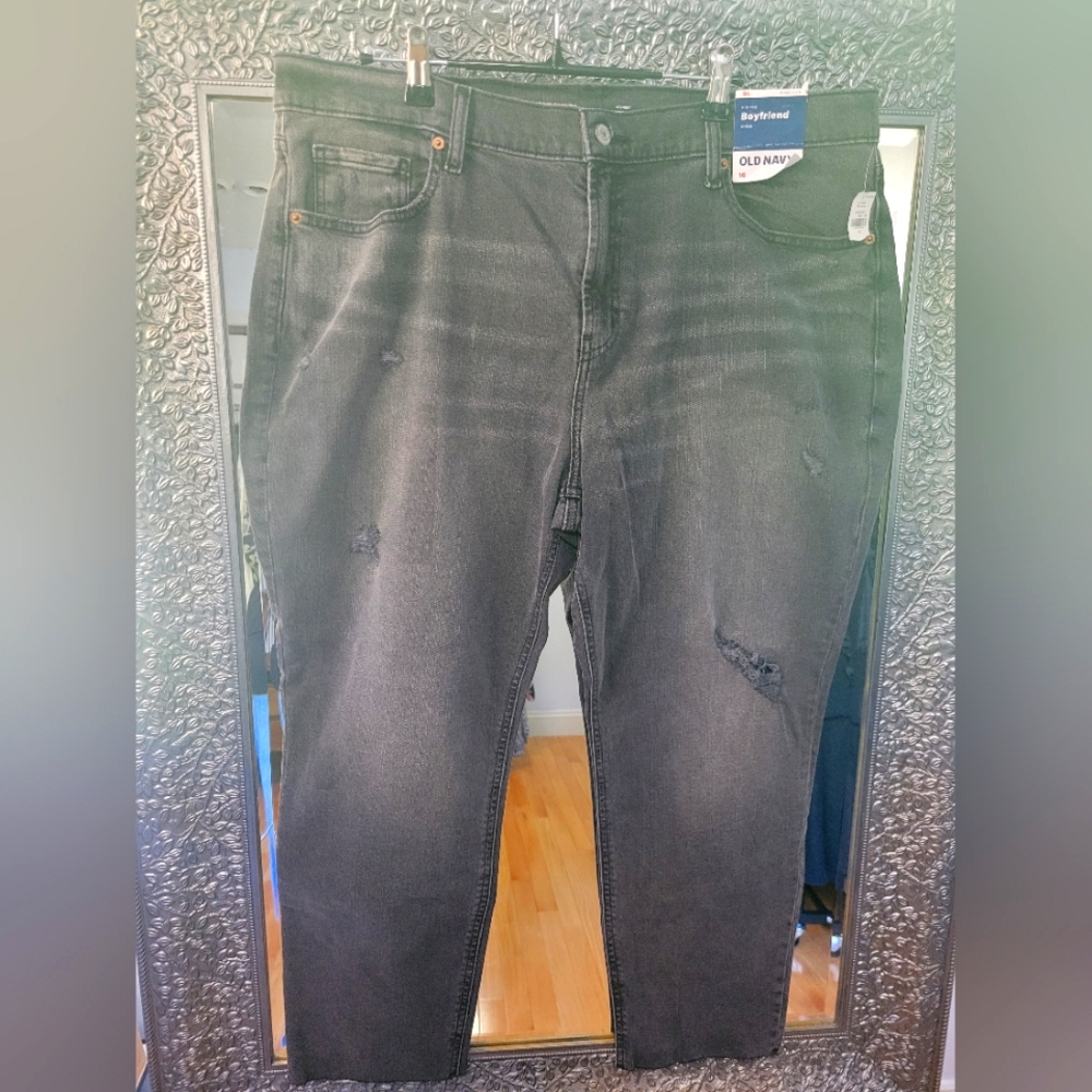 Old Navy Washed Black Frayed Ankle Mid Rise Women's Boyfriend Jeans. 16. NWT.